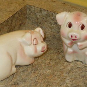 Oink!  PIGS Salt & Pepper Shakers Vintage Japan Ceramic (K197)